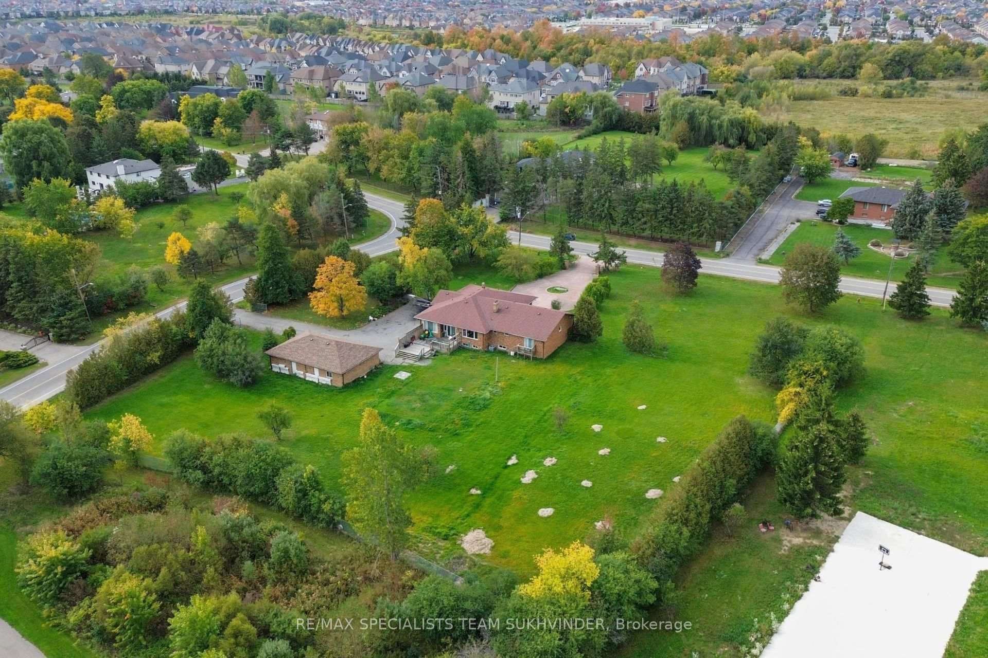Photo 6 of 11 Julian Drive, Brampton, Bram East — HOMEH