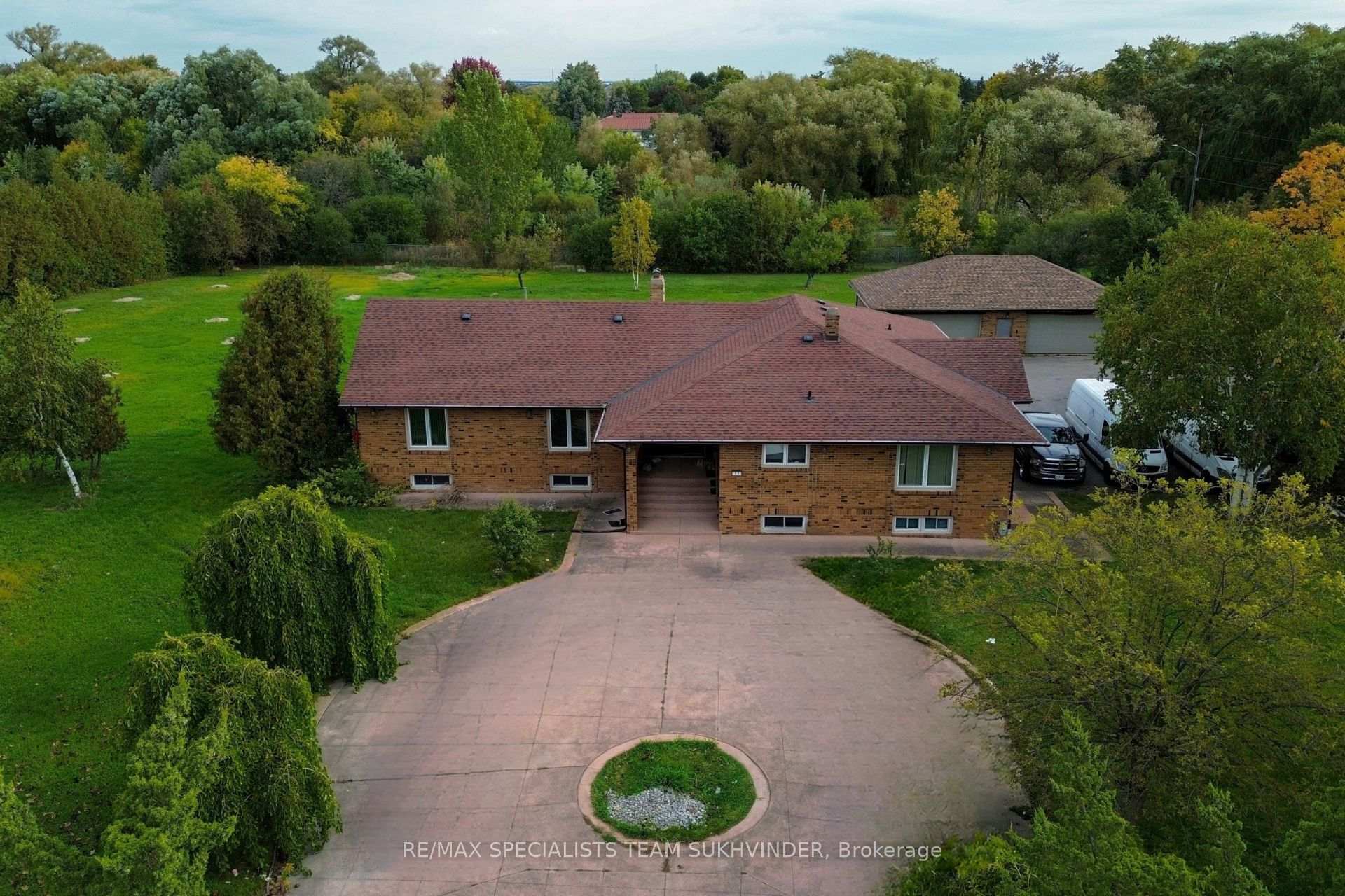 Photo 7 of 11 Julian Drive, Brampton, Bram East — HOMEH