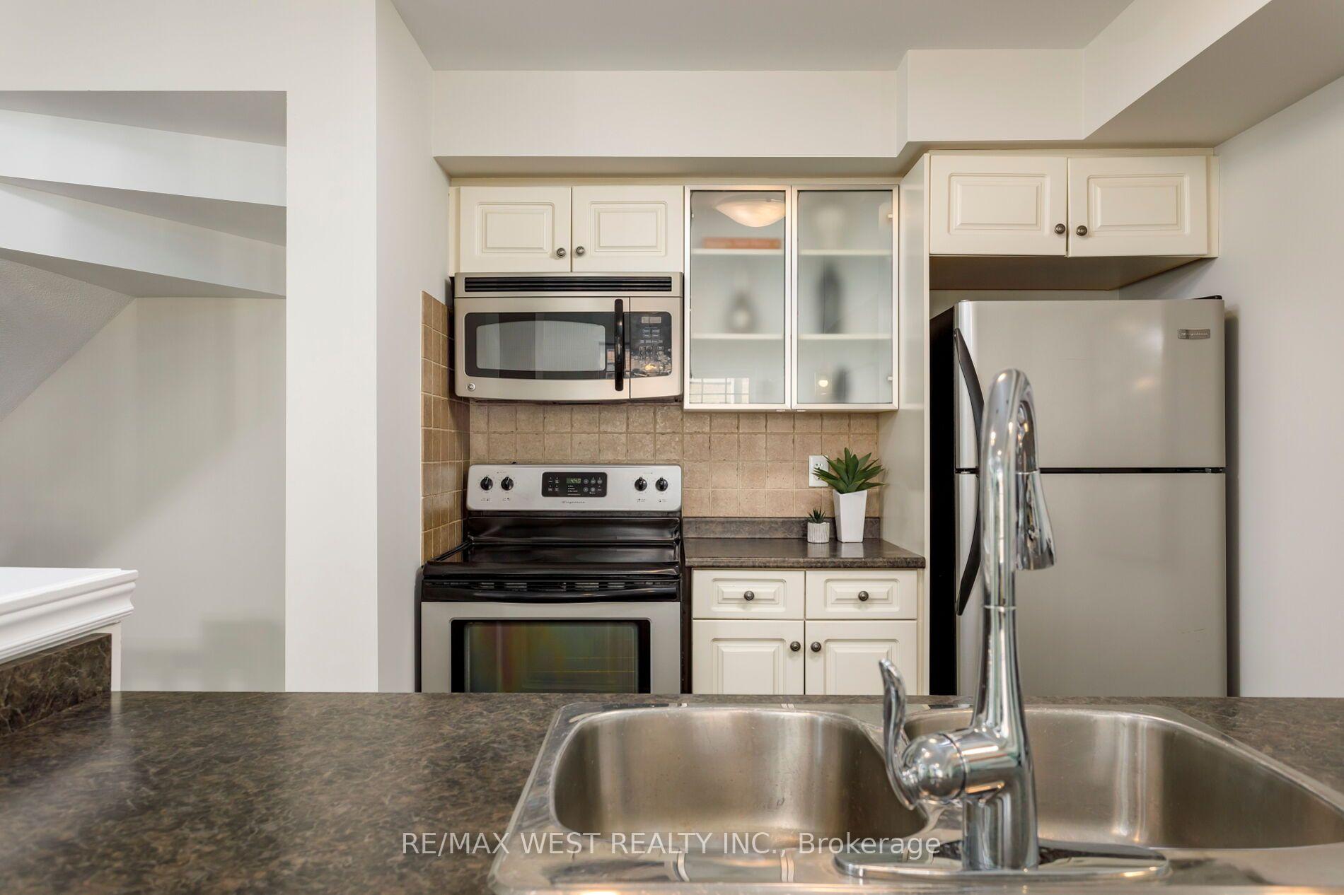 Photo 18 of 628 Bibby Common, Burlington, Shoreacres — HOMEH