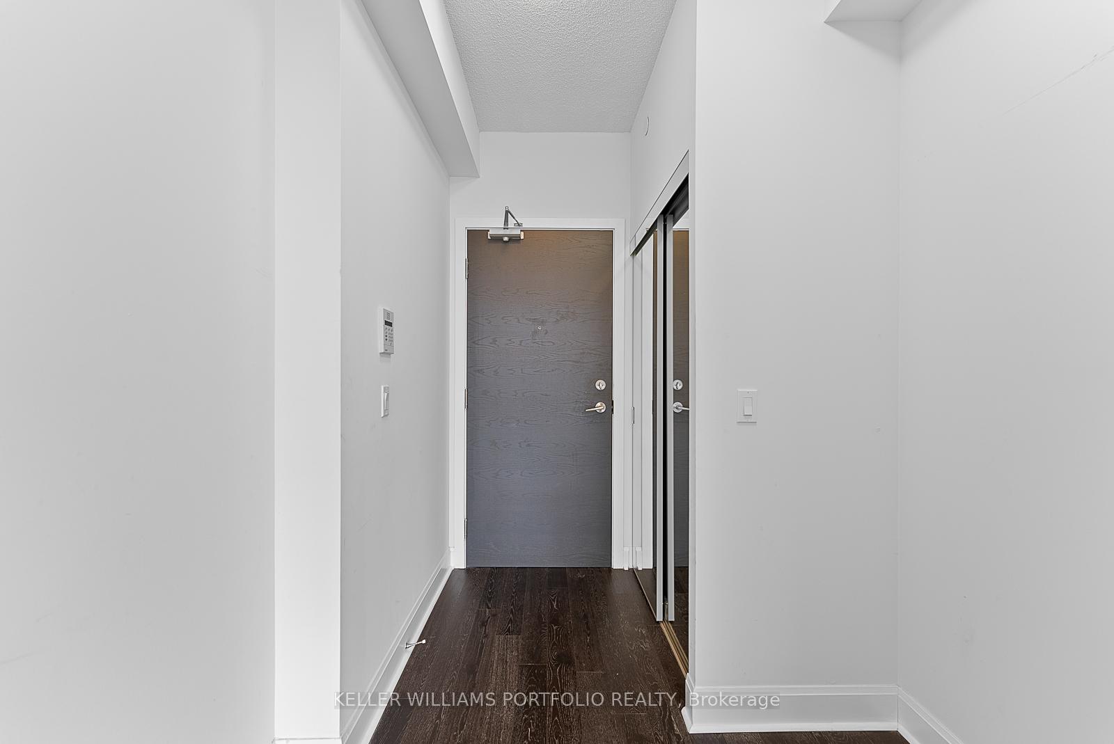 Photo 3 of Unit 1011, 33 Shore Breeze Drive, Etobicoke, Mimico — HOMEH