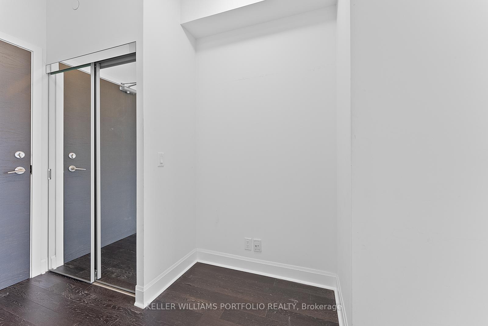 Photo 4 of Unit 1011, 33 Shore Breeze Drive, Etobicoke, Mimico — HOMEH