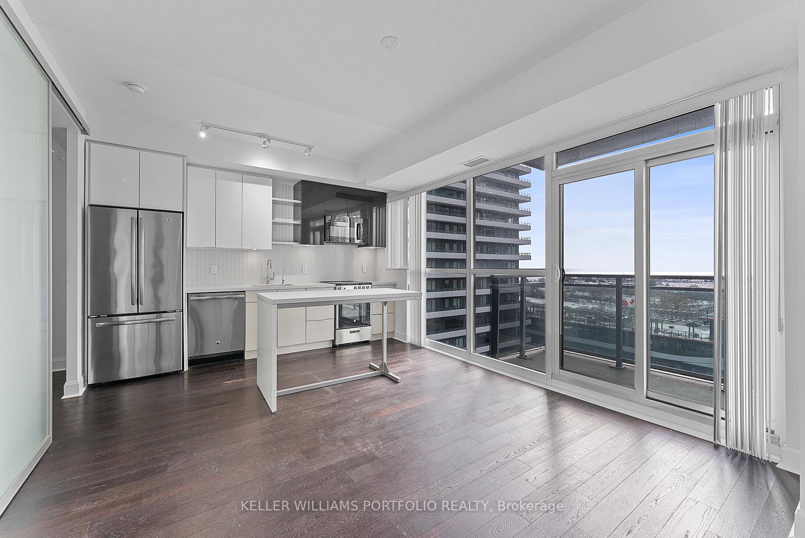 Photo 5 of Unit 1011, 33 Shore Breeze Drive, Etobicoke, Mimico — HOMEH