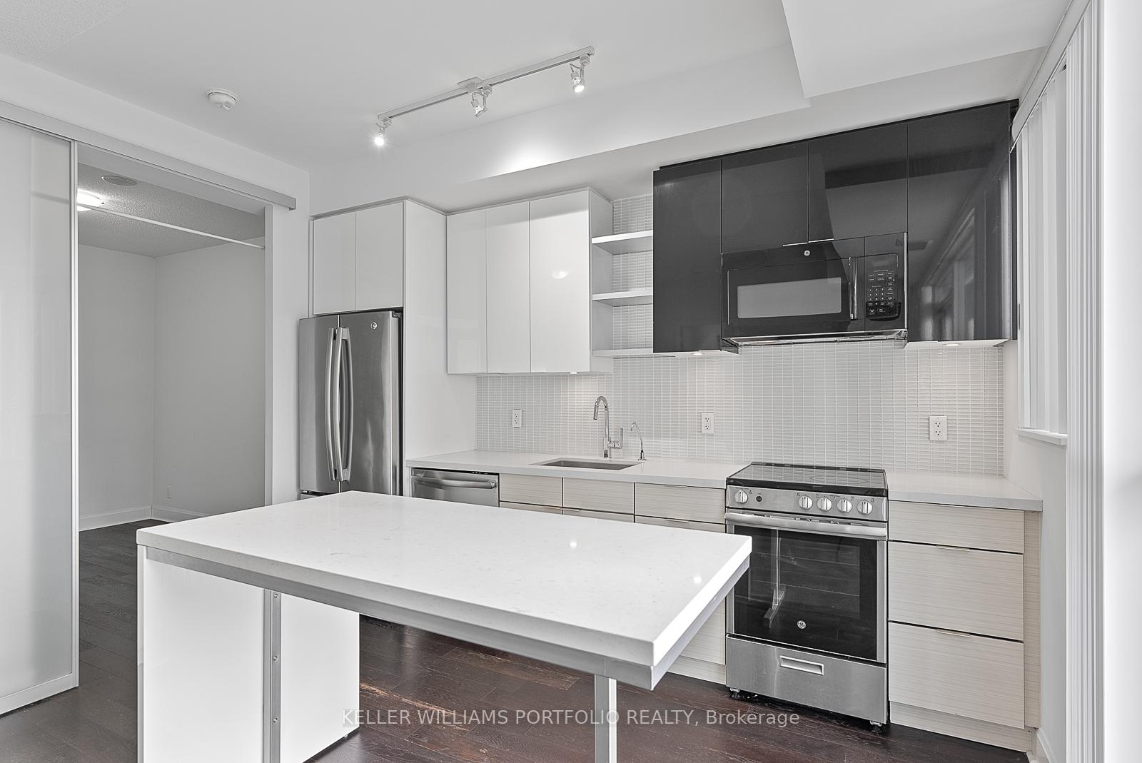 Photo 14 of Unit 1011, 33 Shore Breeze Drive, Etobicoke, Mimico — HOMEH