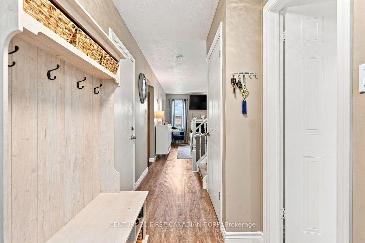 Photo 4 of 242 Martinet Avenue, London, East I — HOMEH