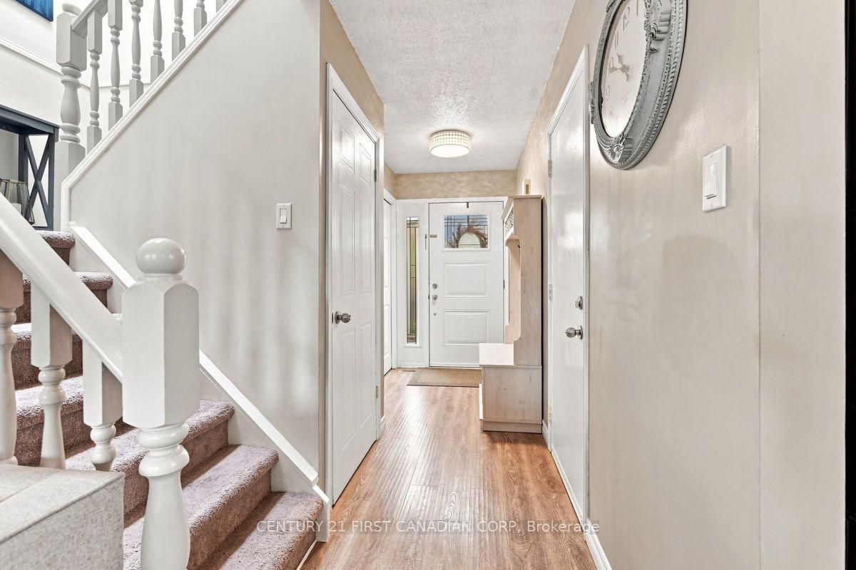Photo 7 of 242 Martinet Avenue, London, East I — HOMEH