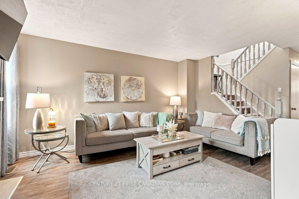 Photo 9 of 242 Martinet Avenue, London, East I — HOMEH