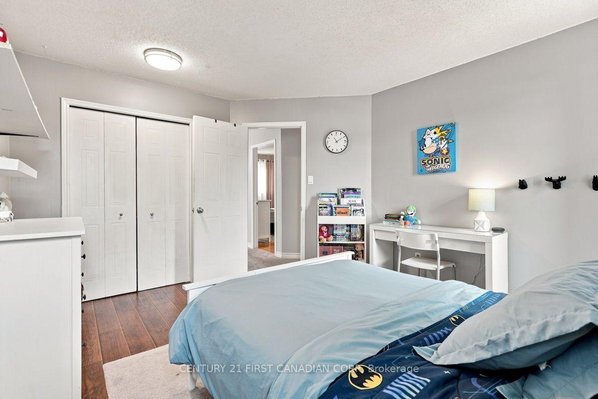 Photo 20 of 242 Martinet Avenue, London, East I — HOMEH