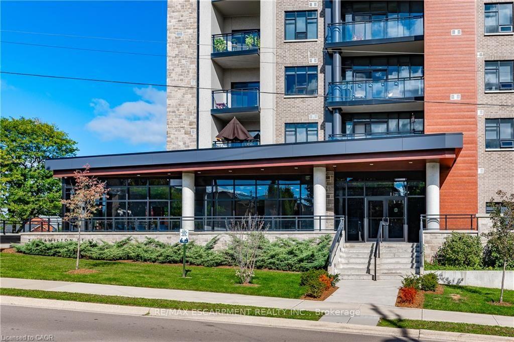 Photo 2 of Unit 304, 30 Hamilton Street S, Hamilton, Waterdown — HOMEH
