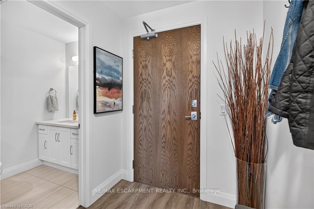 Photo 6 of Unit 304, 30 Hamilton Street S, Hamilton, Waterdown — HOMEH