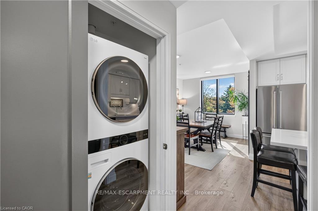 Photo 9 of Unit 304, 30 Hamilton Street S, Hamilton, Waterdown — HOMEH