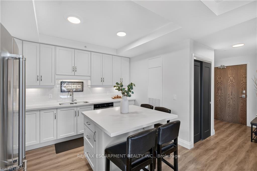 Photo 10 of Unit 304, 30 Hamilton Street S, Hamilton, Waterdown — HOMEH