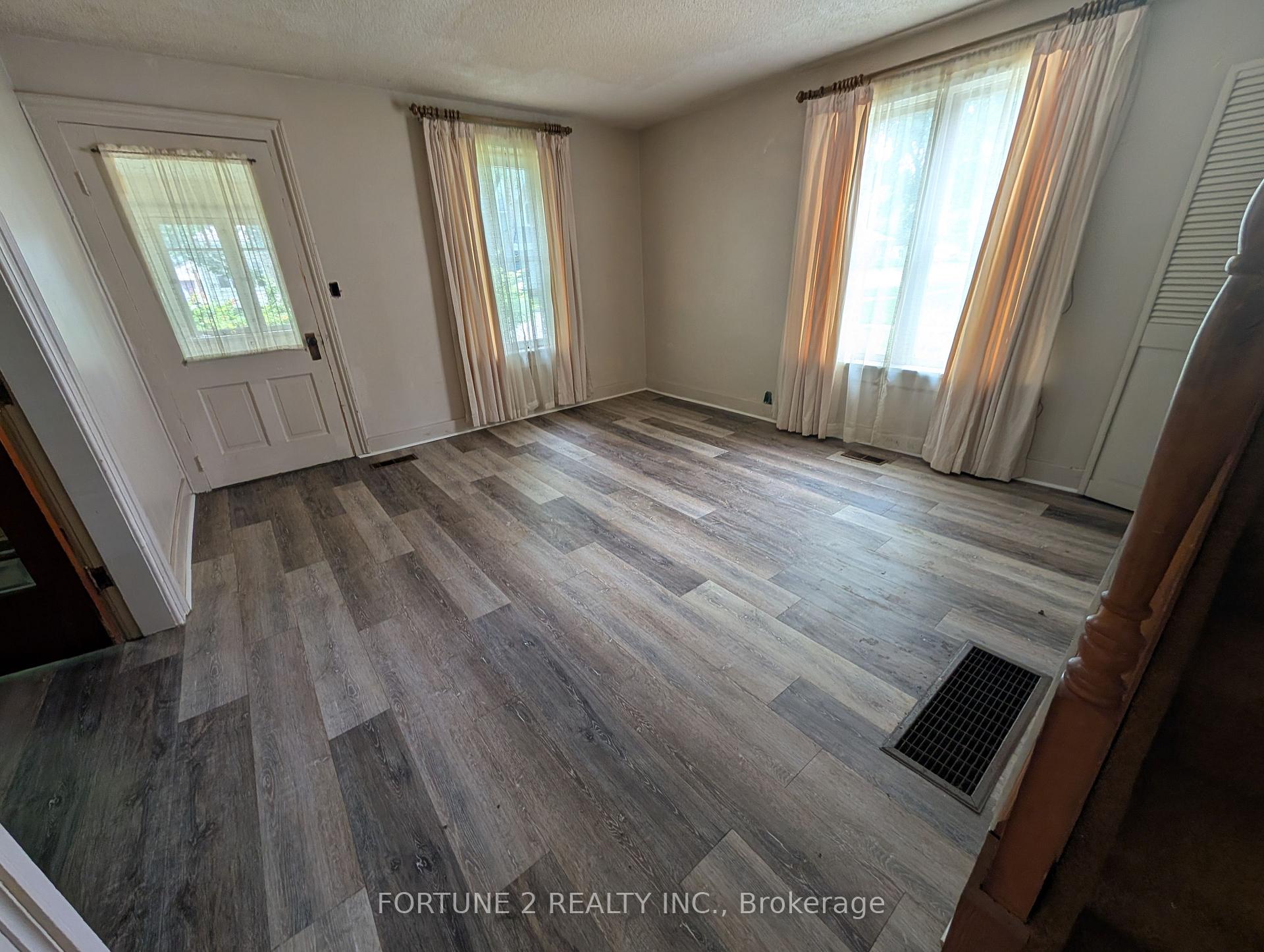 Photo 10 of 54 Main Street N, Huron East, Seaforth — HOMEH