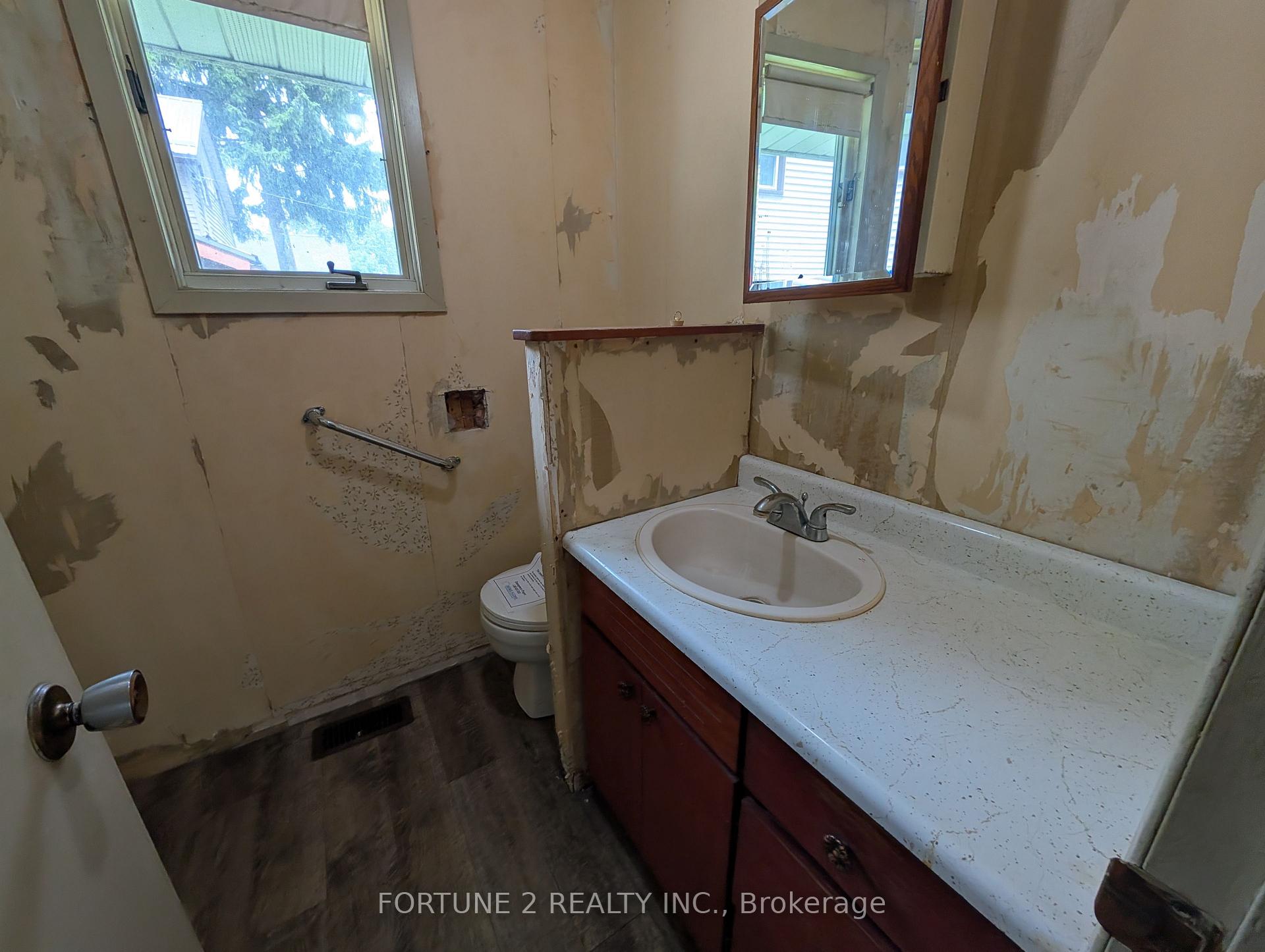 Photo 14 of 54 Main Street N, Huron East, Seaforth — HOMEH