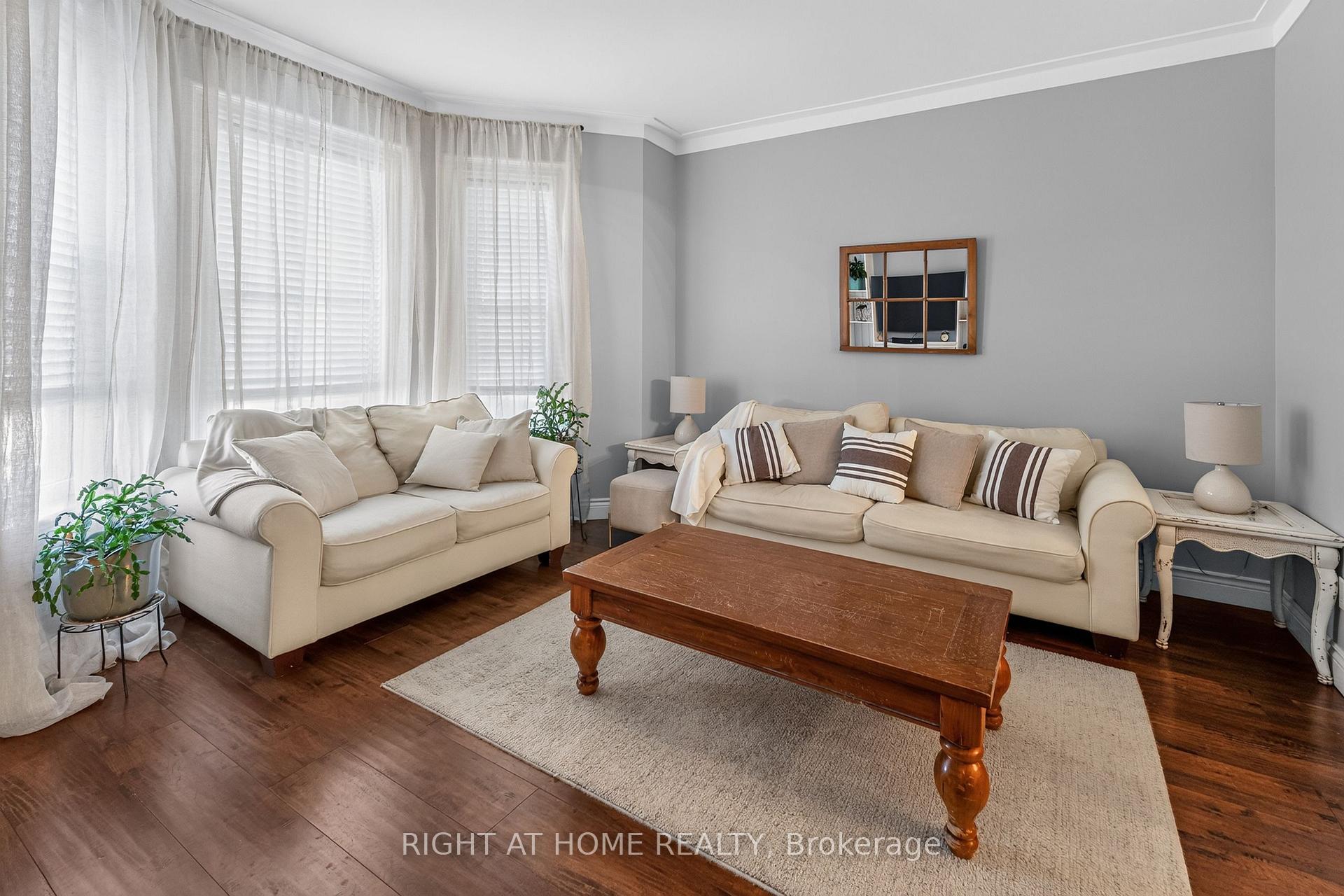 Photo 4 of 41 Hincks Street, St. Thomas — HOMEH