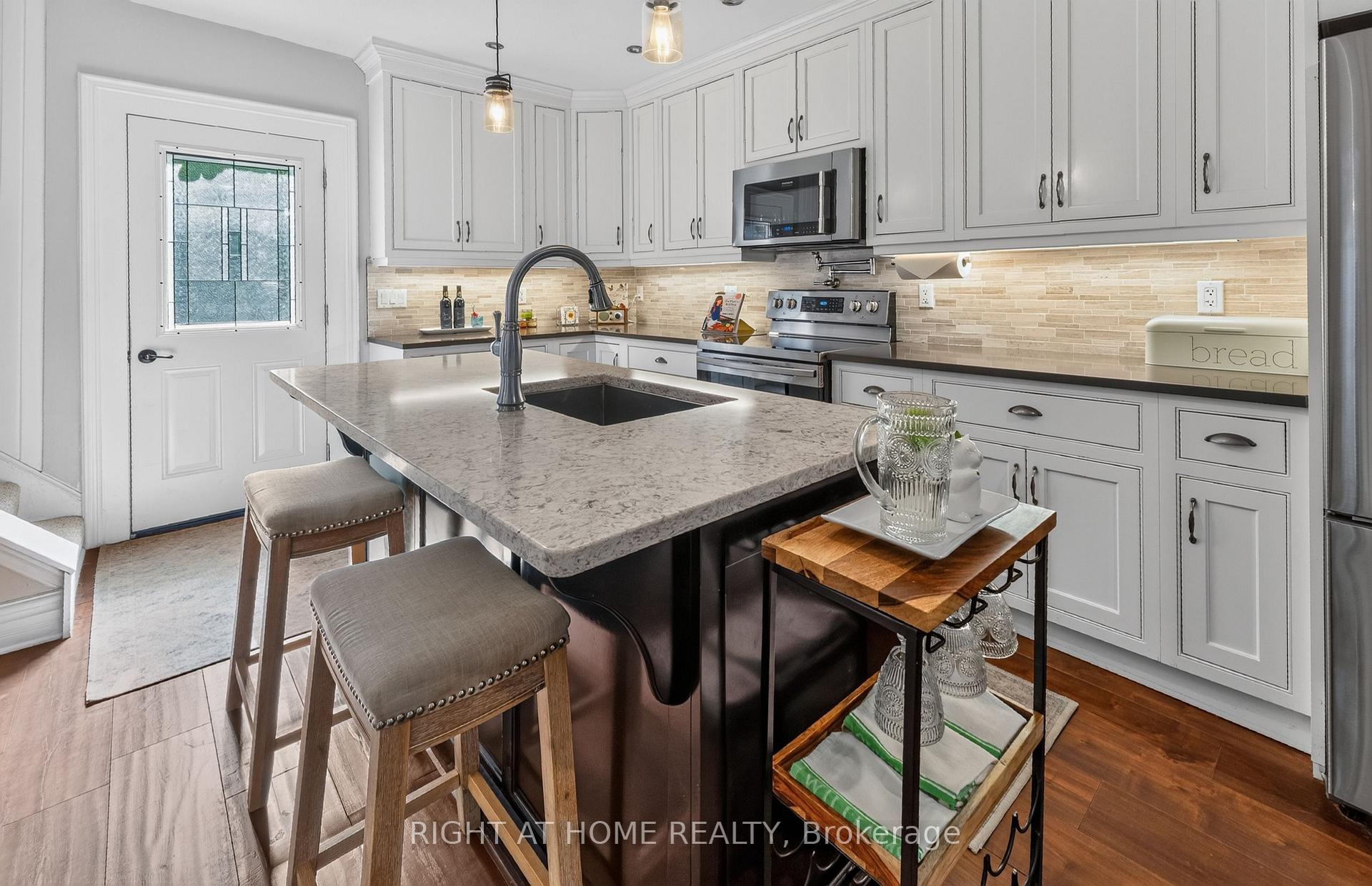Photo 12 of 41 Hincks Street, St. Thomas — HOMEH