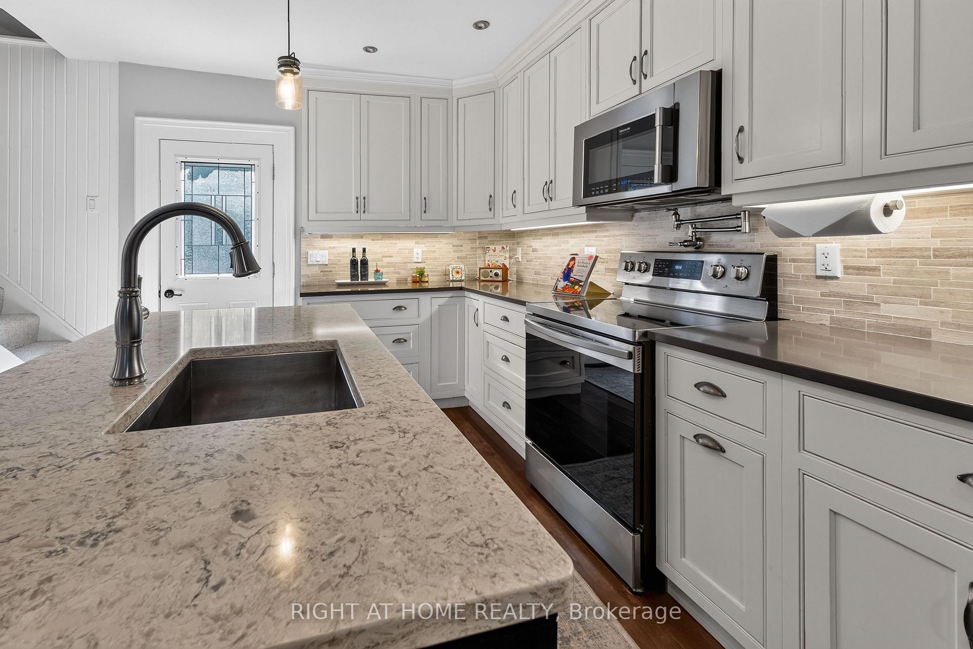 Photo 14 of 41 Hincks Street, St. Thomas — HOMEH