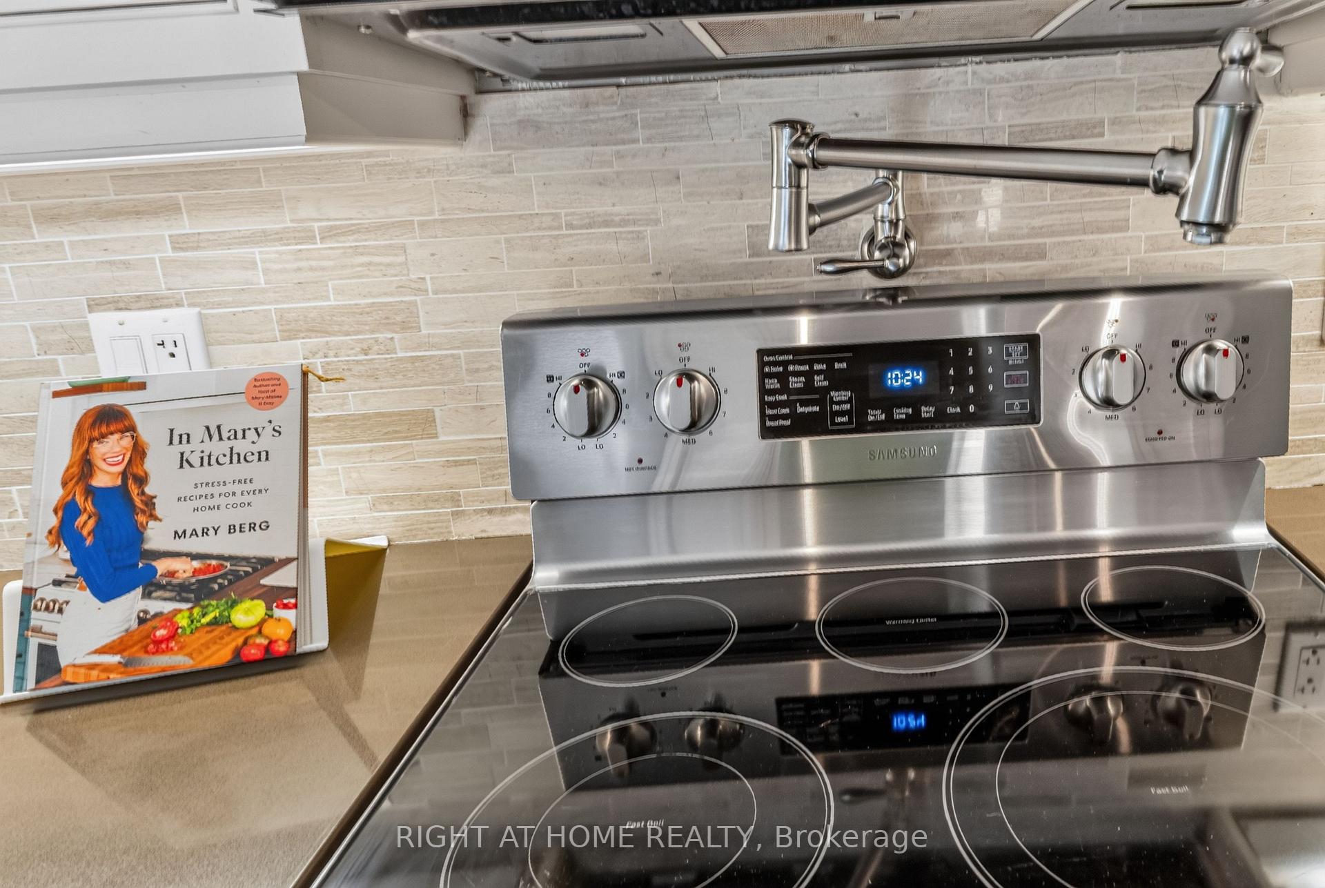 Photo 17 of 41 Hincks Street, St. Thomas — HOMEH