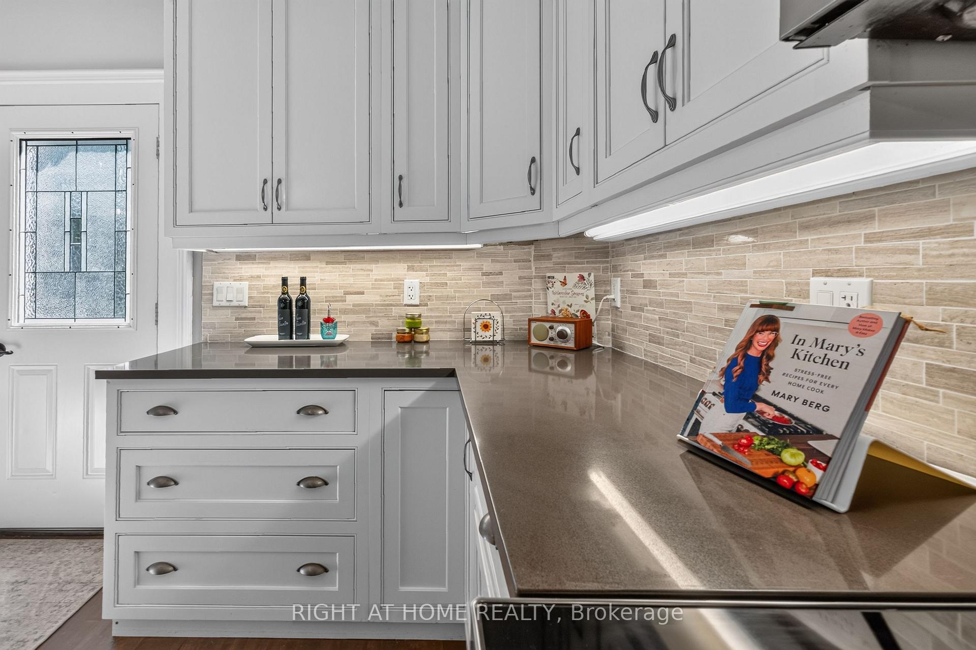 Photo 18 of 41 Hincks Street, St. Thomas — HOMEH
