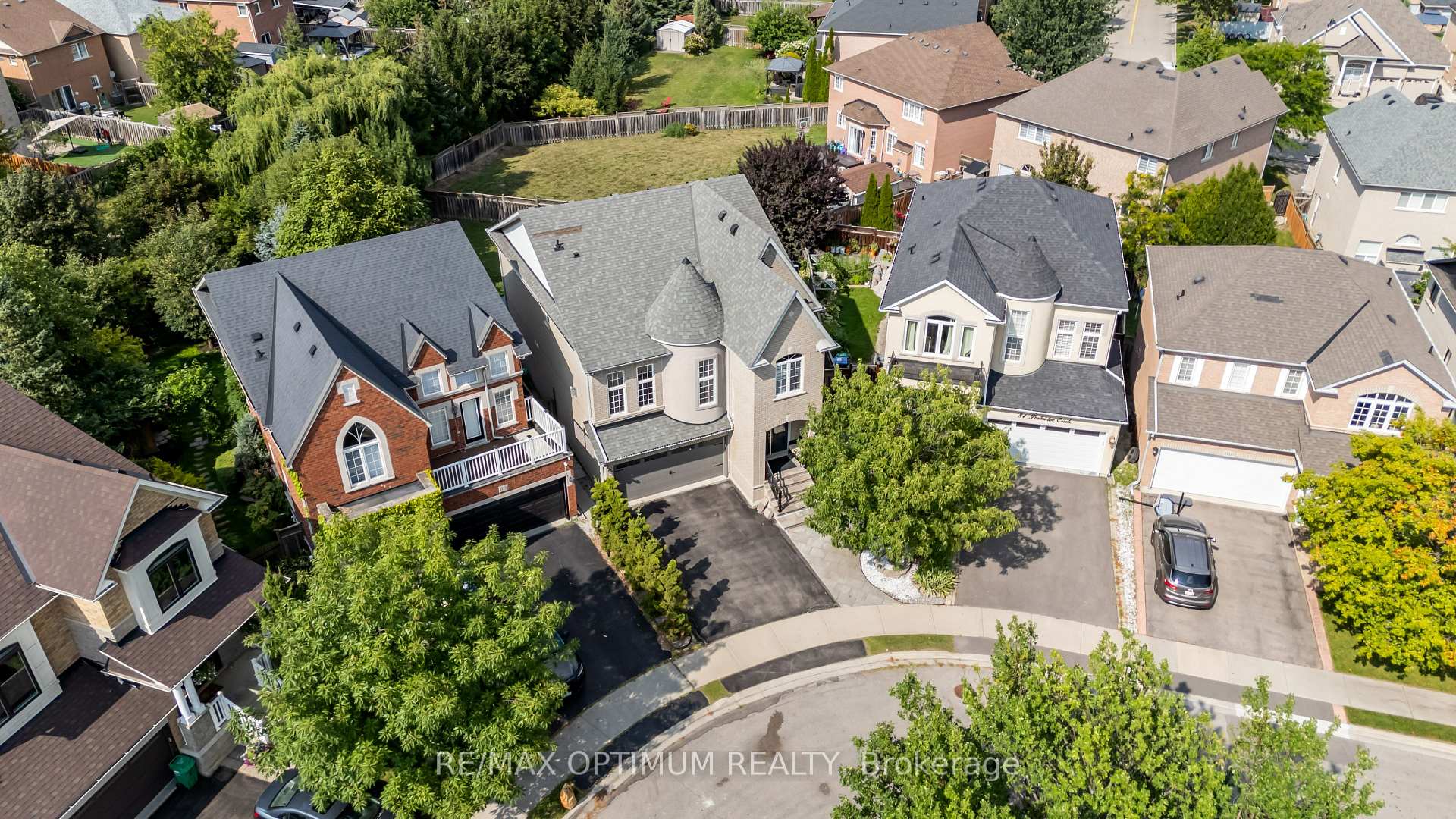 Photo 4 of 82 Penbridge Circle, Brampton, Fletcher's Meadow — HOMEH