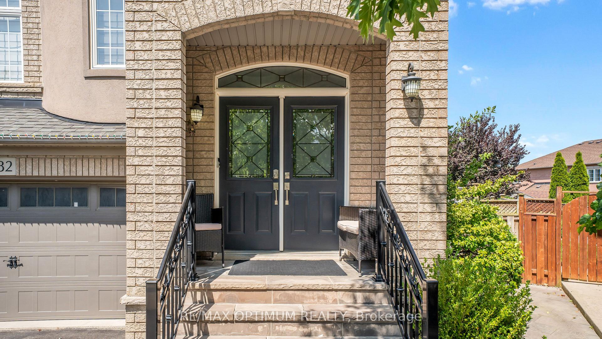 Photo 5 of 82 Penbridge Circle, Brampton, Fletcher's Meadow — HOMEH