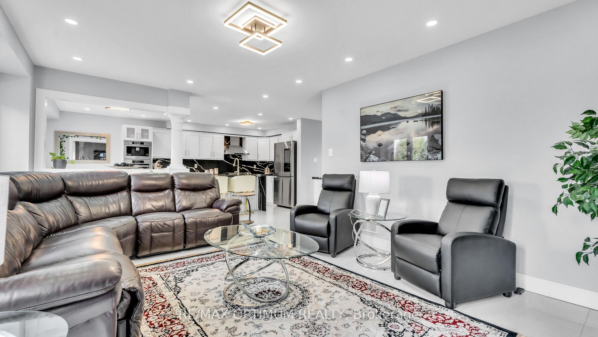 Photo 12 of 82 Penbridge Circle, Brampton, Fletcher's Meadow — HOMEH