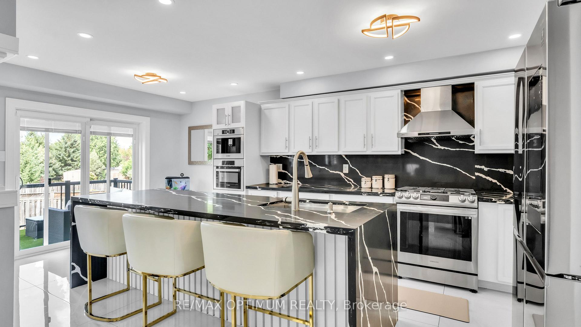 Photo 13 of 82 Penbridge Circle, Brampton, Fletcher's Meadow — HOMEH