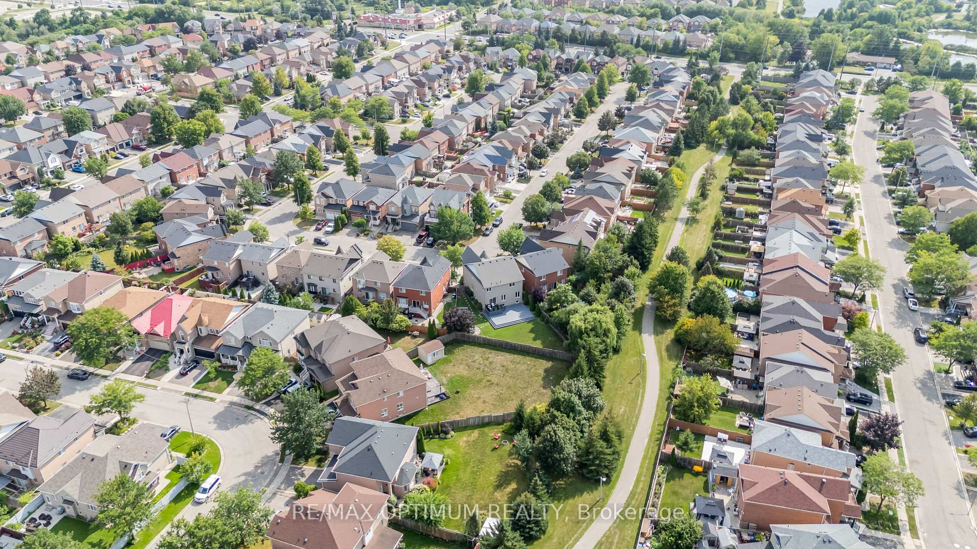 Photo 47 of 82 Penbridge Circle, Brampton, Fletcher's Meadow — HOMEH