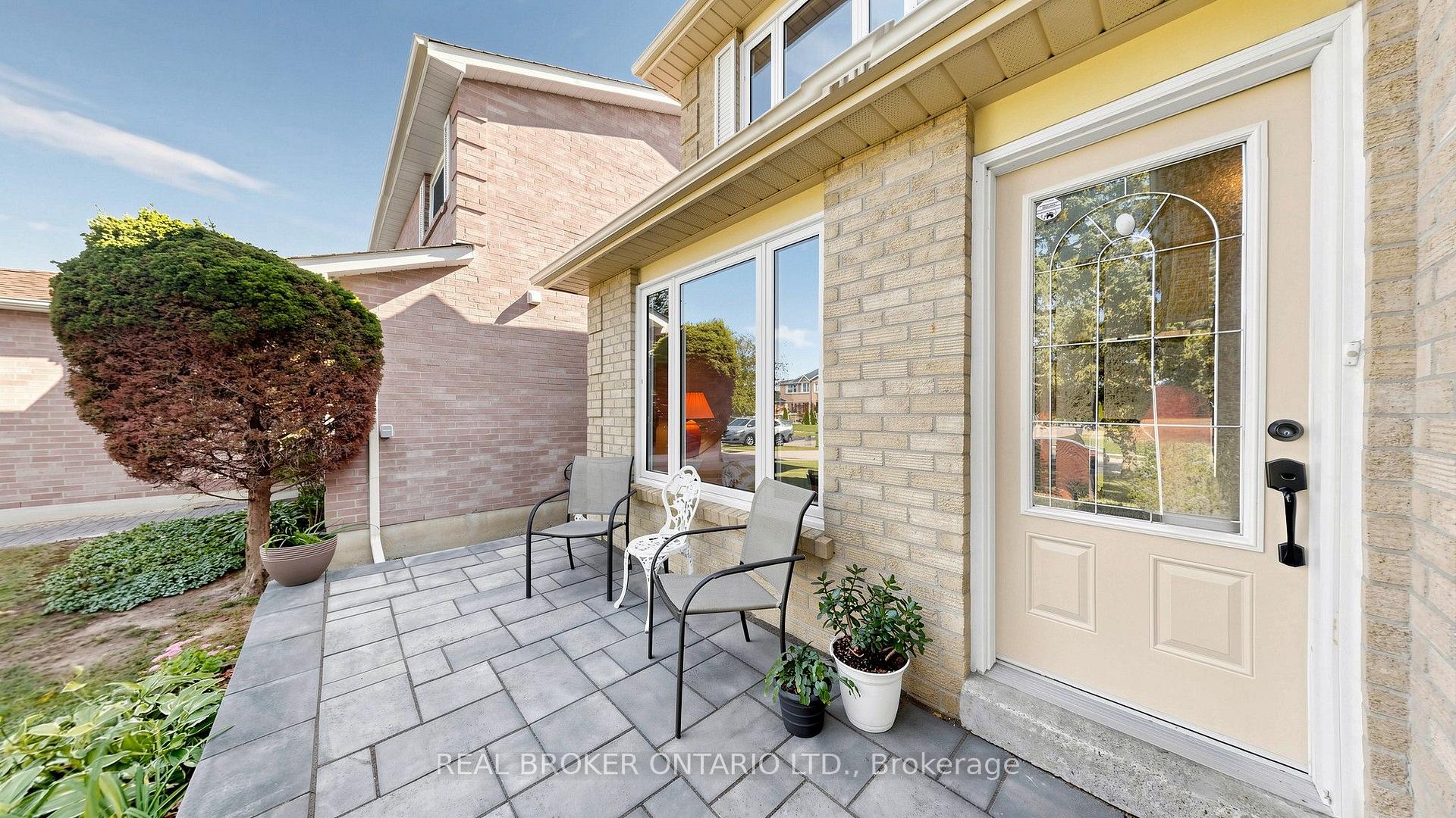 Photo 2 of 33 Fountainbridge Drive, Caledon, Bolton East — HOMEH