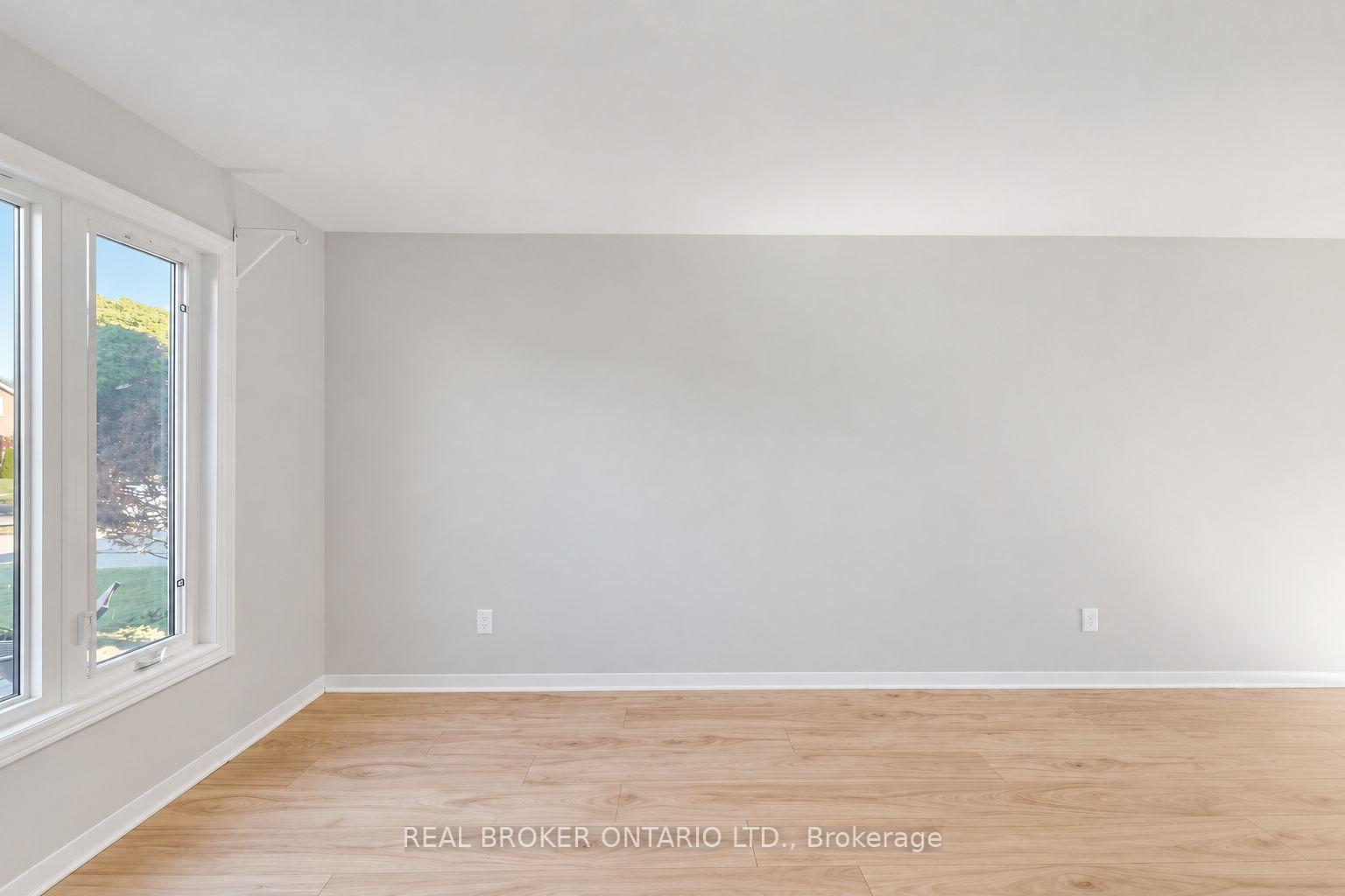 Photo 3 of 33 Fountainbridge Drive, Caledon, Bolton East — HOMEH