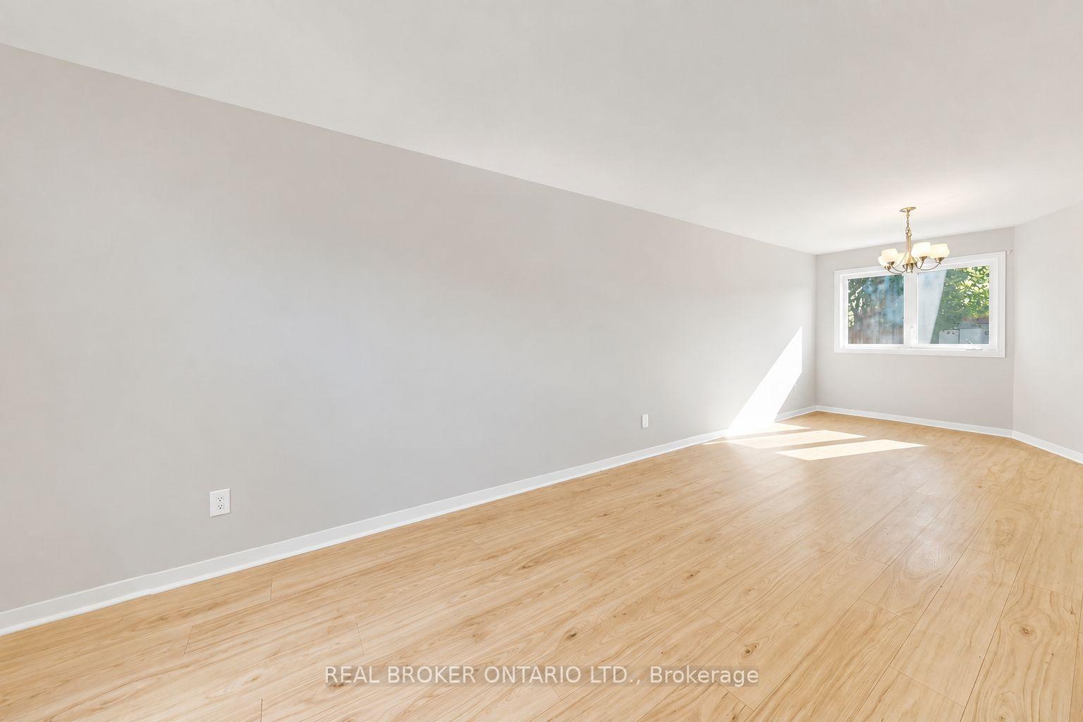 Photo 5 of 33 Fountainbridge Drive, Caledon, Bolton East — HOMEH