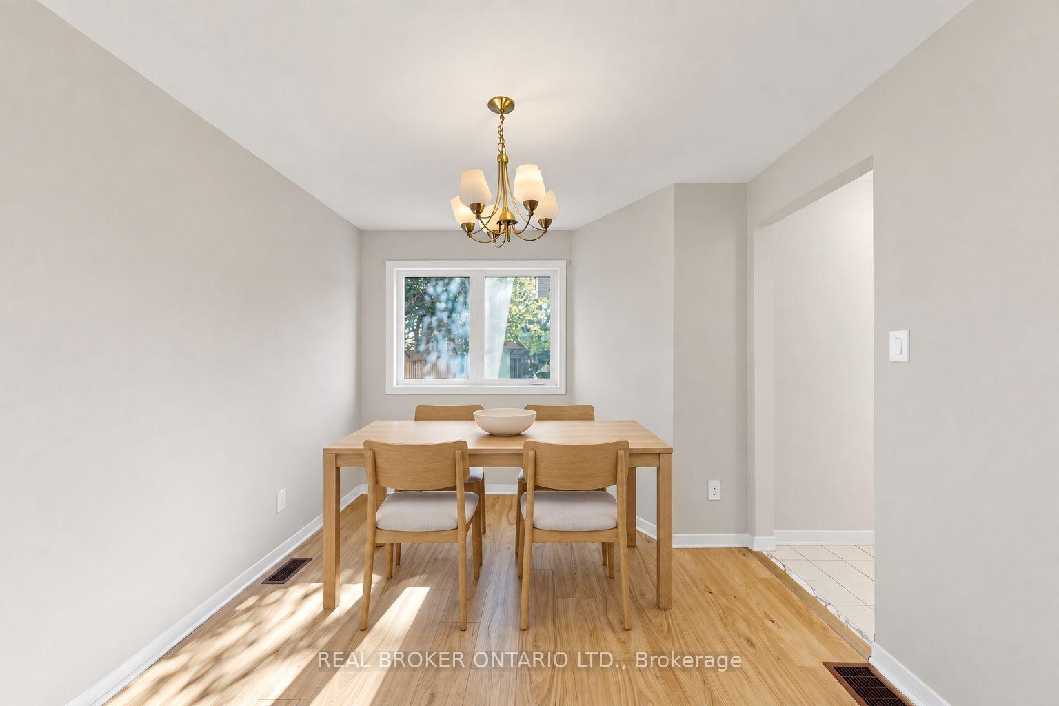 Photo 6 of 33 Fountainbridge Drive, Caledon, Bolton East — HOMEH