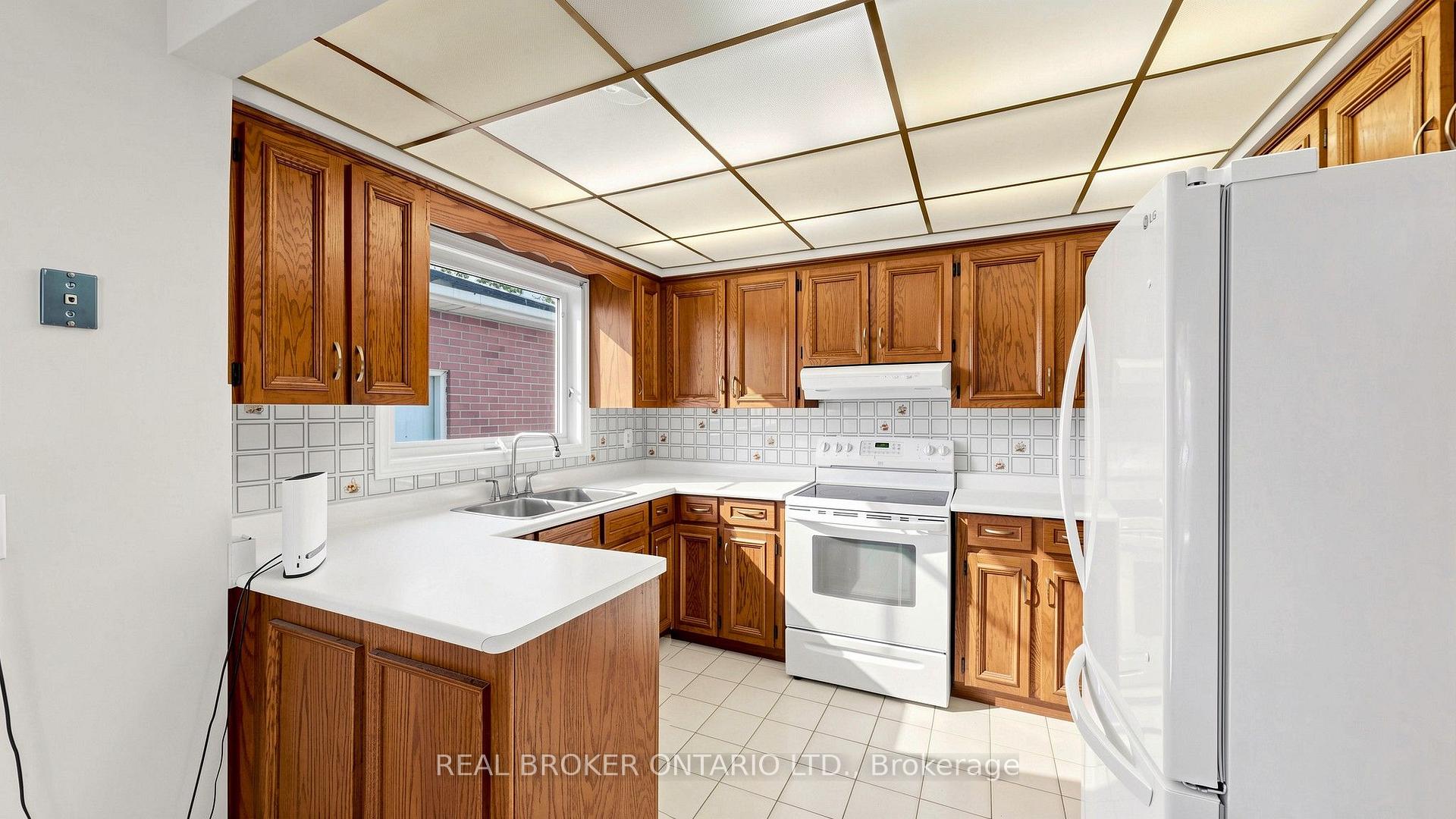 Photo 7 of 33 Fountainbridge Drive, Caledon, Bolton East — HOMEH