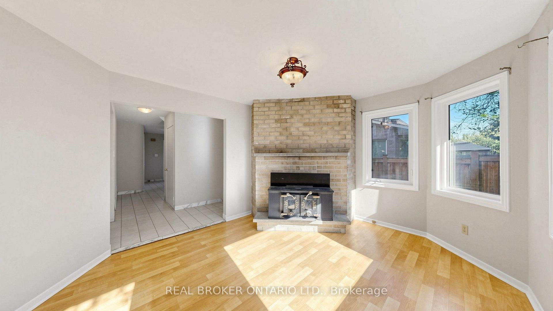 Photo 10 of 33 Fountainbridge Drive, Caledon, Bolton East — HOMEH