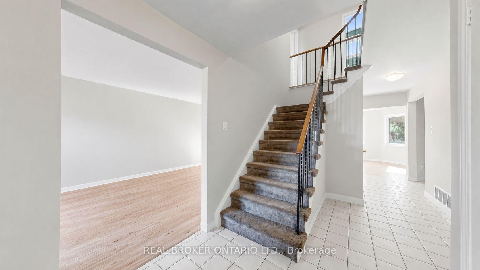 Photo 12 of 33 Fountainbridge Drive, Caledon, Bolton East — HOMEH