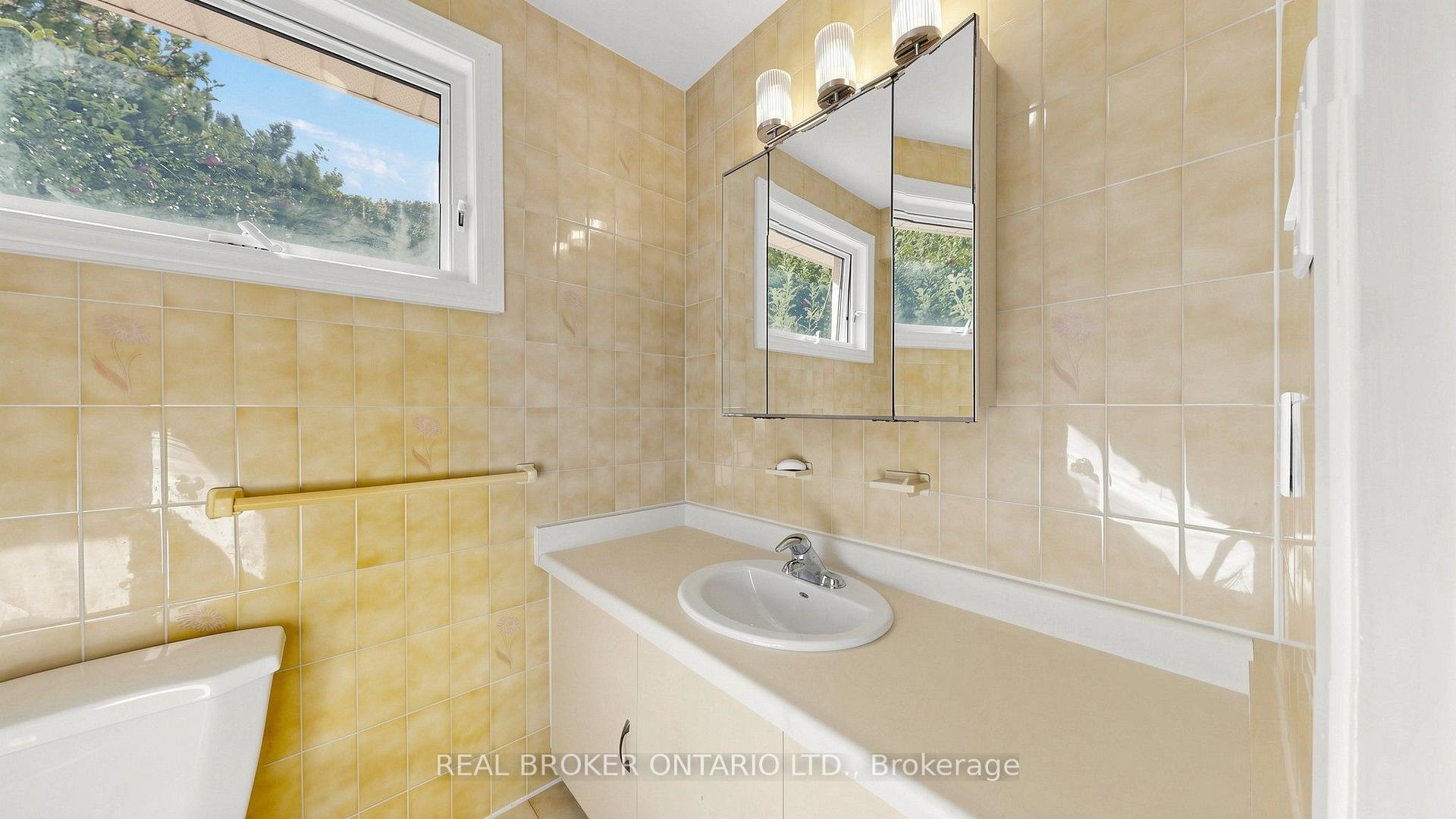 Photo 17 of 33 Fountainbridge Drive, Caledon, Bolton East — HOMEH