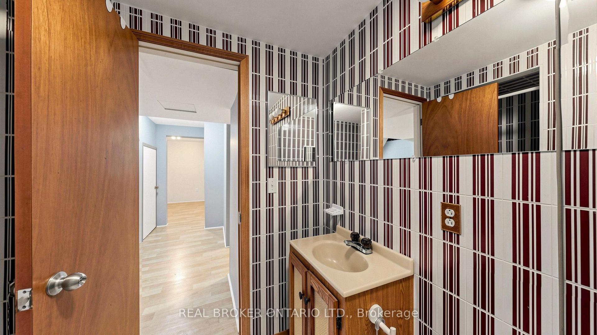 Photo 22 of 33 Fountainbridge Drive, Caledon, Bolton East — HOMEH