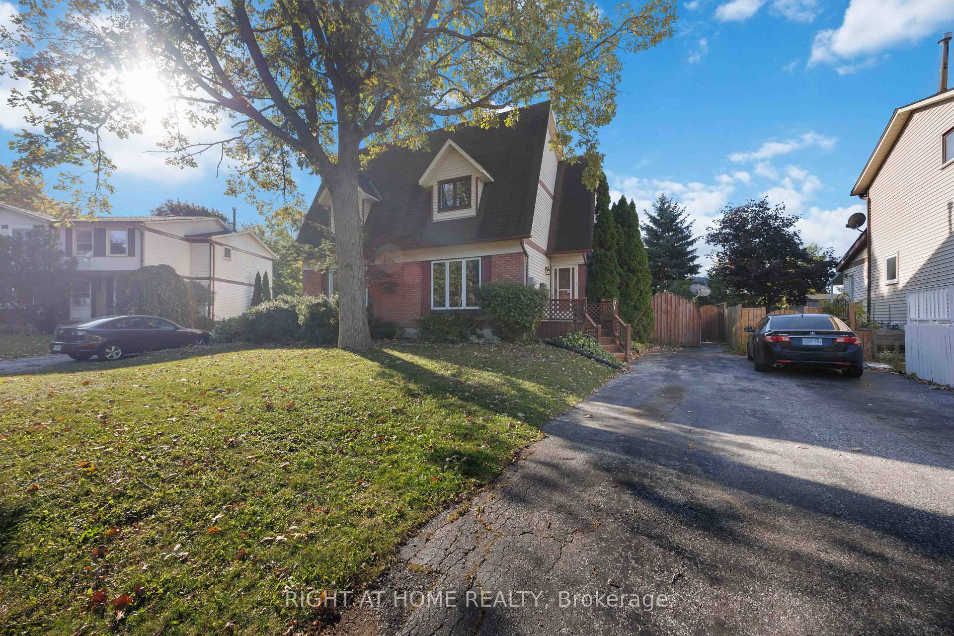 Photo 3 of 51 Maplestone Avenue, Sarnia — HOMEH