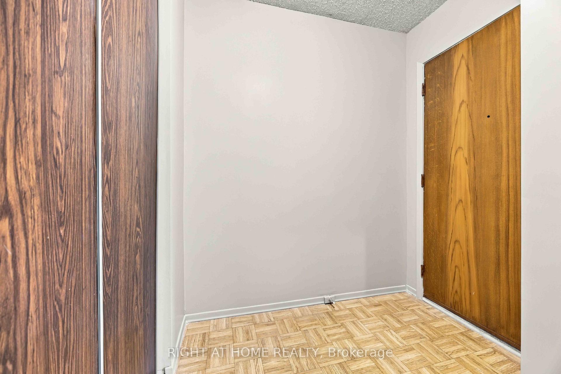 Photo 4 of 51 Maplestone Avenue, Sarnia — HOMEH