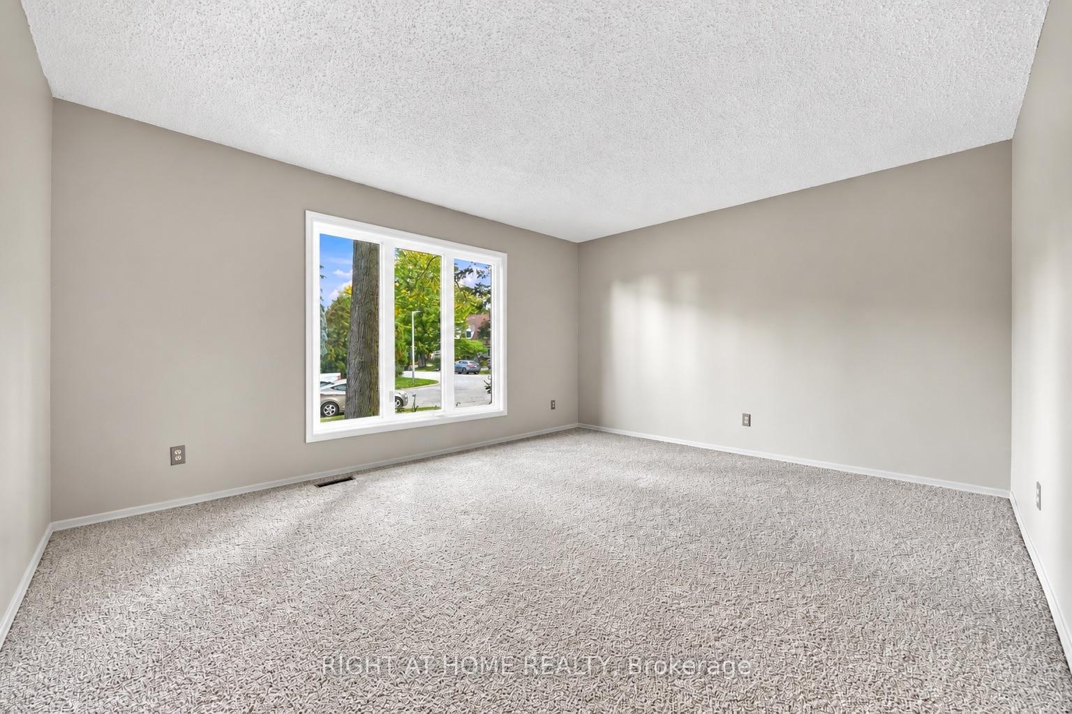Photo 7 of 51 Maplestone Avenue, Sarnia — HOMEH