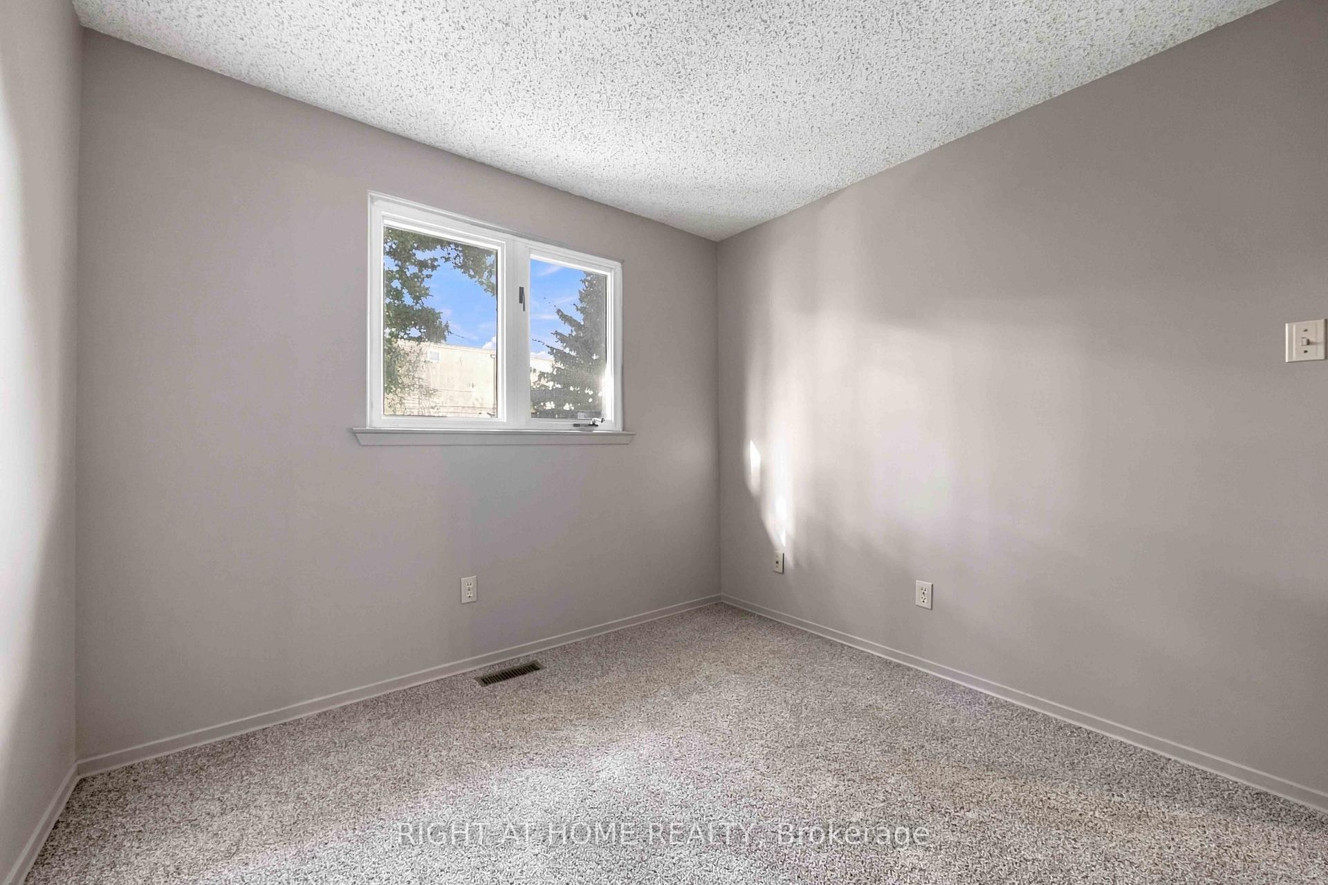 Photo 15 of 51 Maplestone Avenue, Sarnia — HOMEH