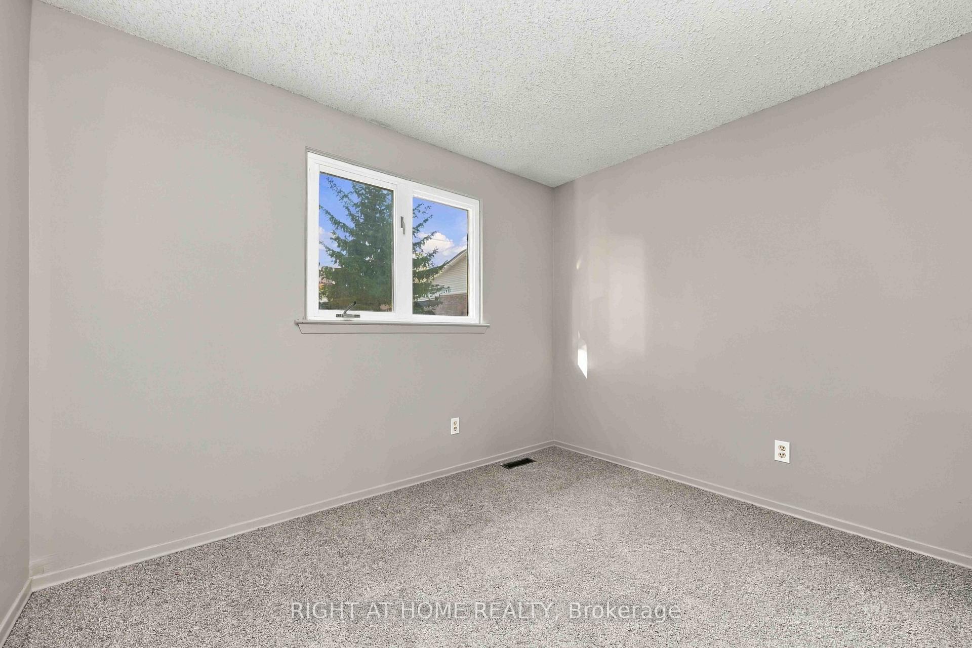 Photo 16 of 51 Maplestone Avenue, Sarnia — HOMEH
