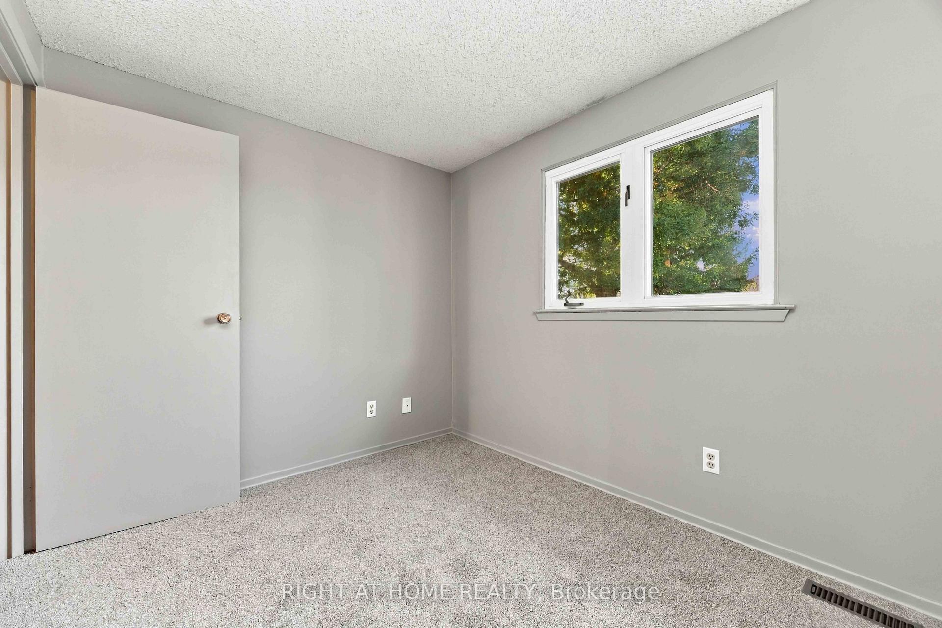 Photo 18 of 51 Maplestone Avenue, Sarnia — HOMEH