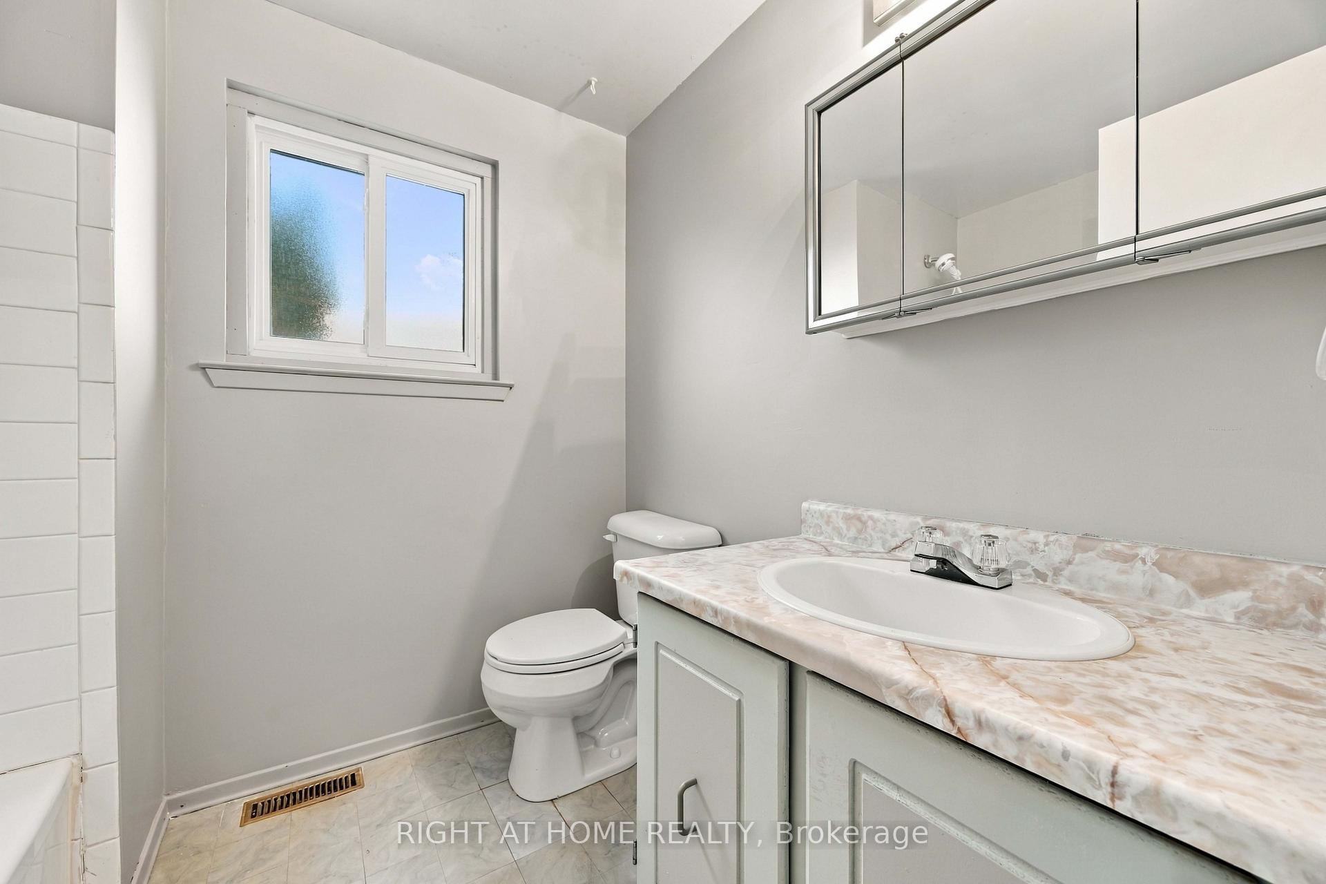 Photo 20 of 51 Maplestone Avenue, Sarnia — HOMEH