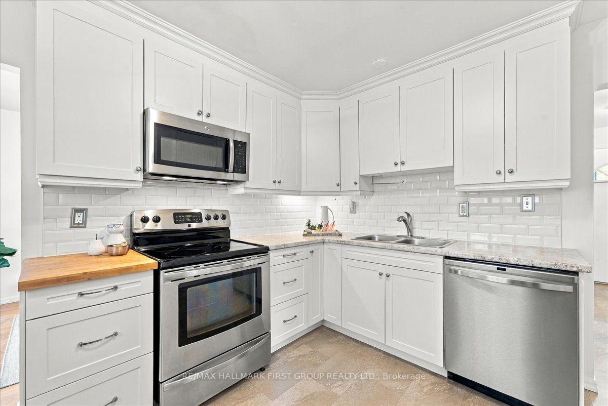 Photo 15 of 820 Bem Avenue, Pickering, Bay Ridges — HOMEH