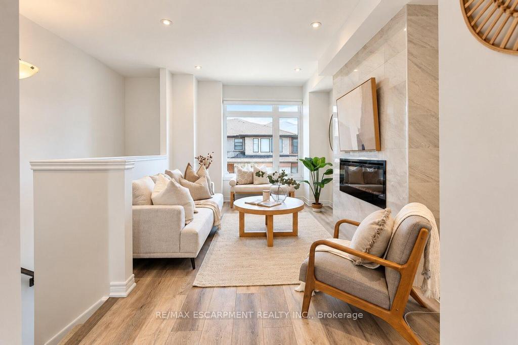 Photo 4 of Unit 29, 120 Court Drive, Brant, Paris — HOMEH