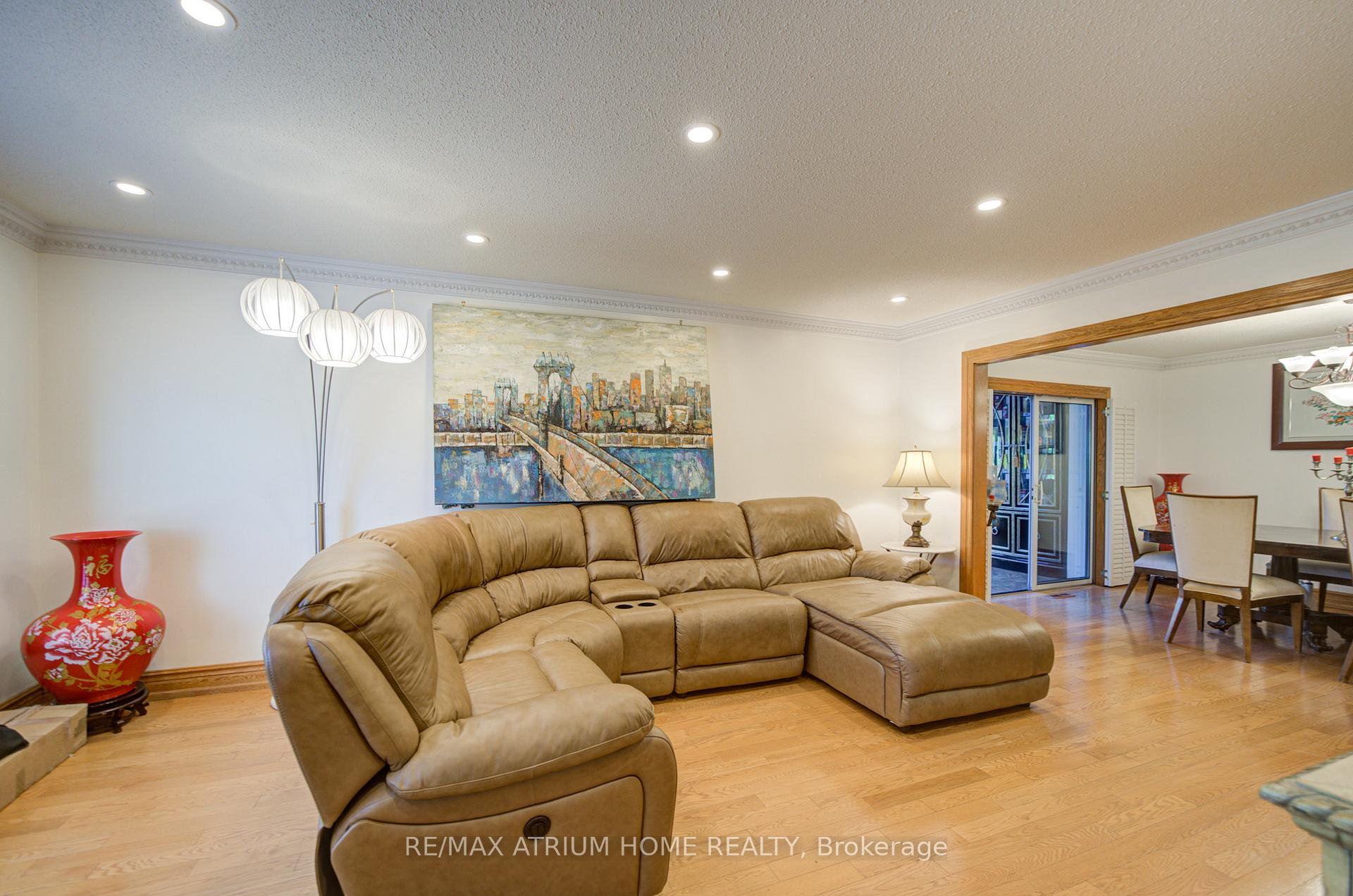 Photo 8 of 8 Patrick Boulevard, North York, Pleasant View — HOMEH