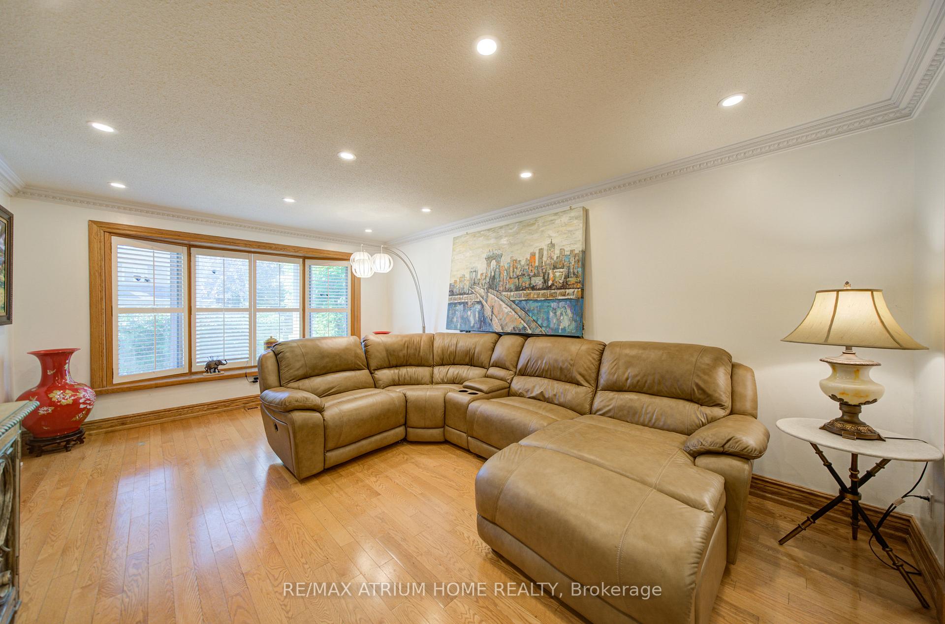 Photo 9 of 8 Patrick Boulevard, North York, Pleasant View — HOMEH