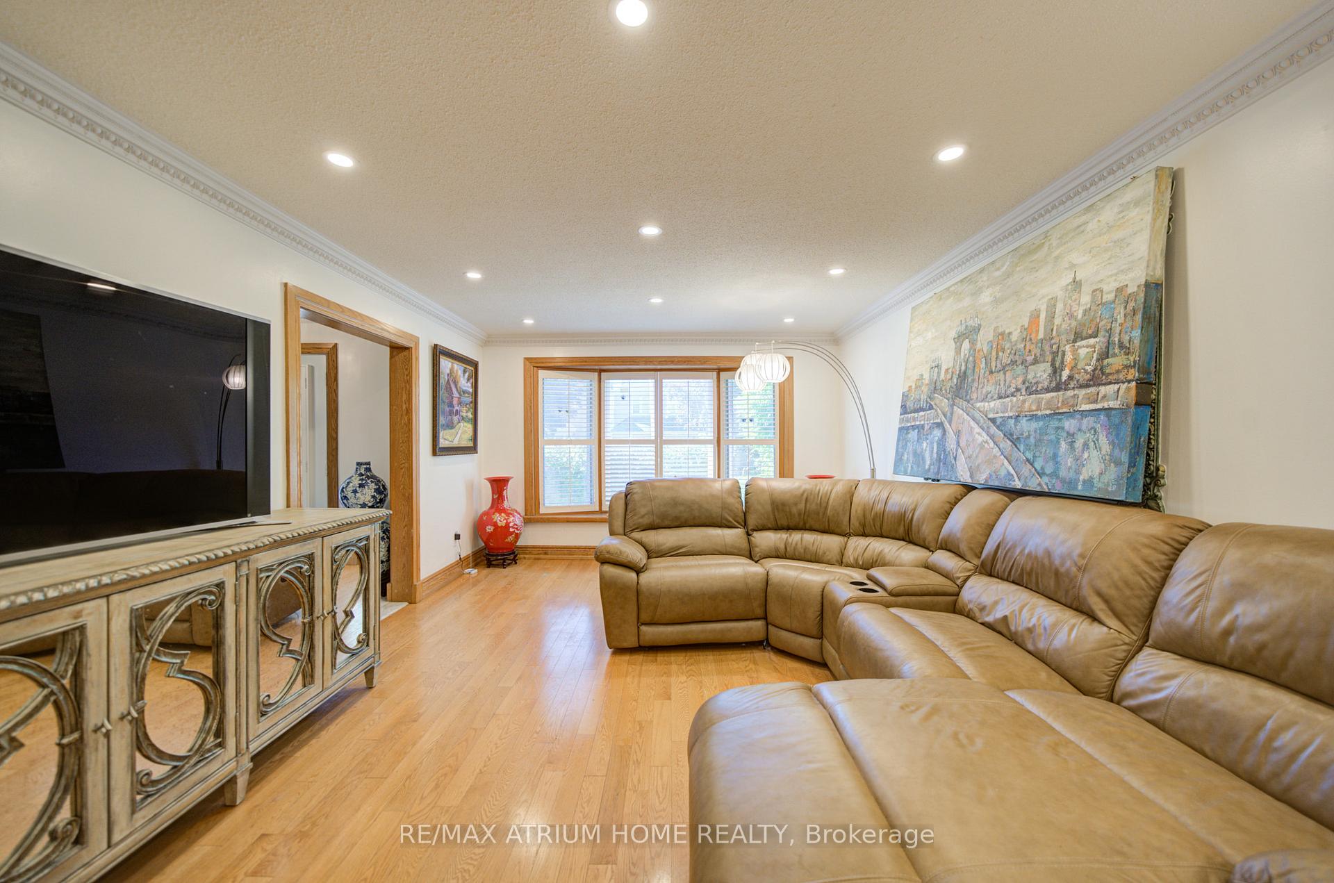 Photo 10 of 8 Patrick Boulevard, North York, Pleasant View — HOMEH