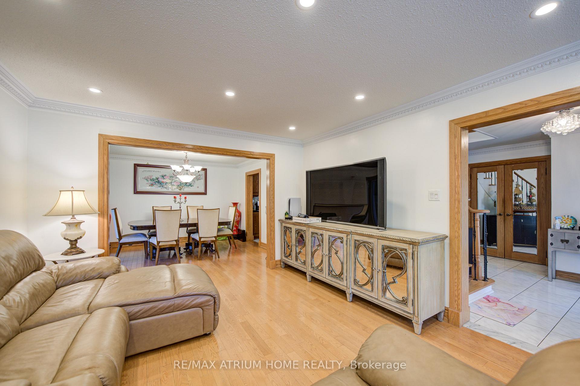 Photo 12 of 8 Patrick Boulevard, North York, Pleasant View — HOMEH