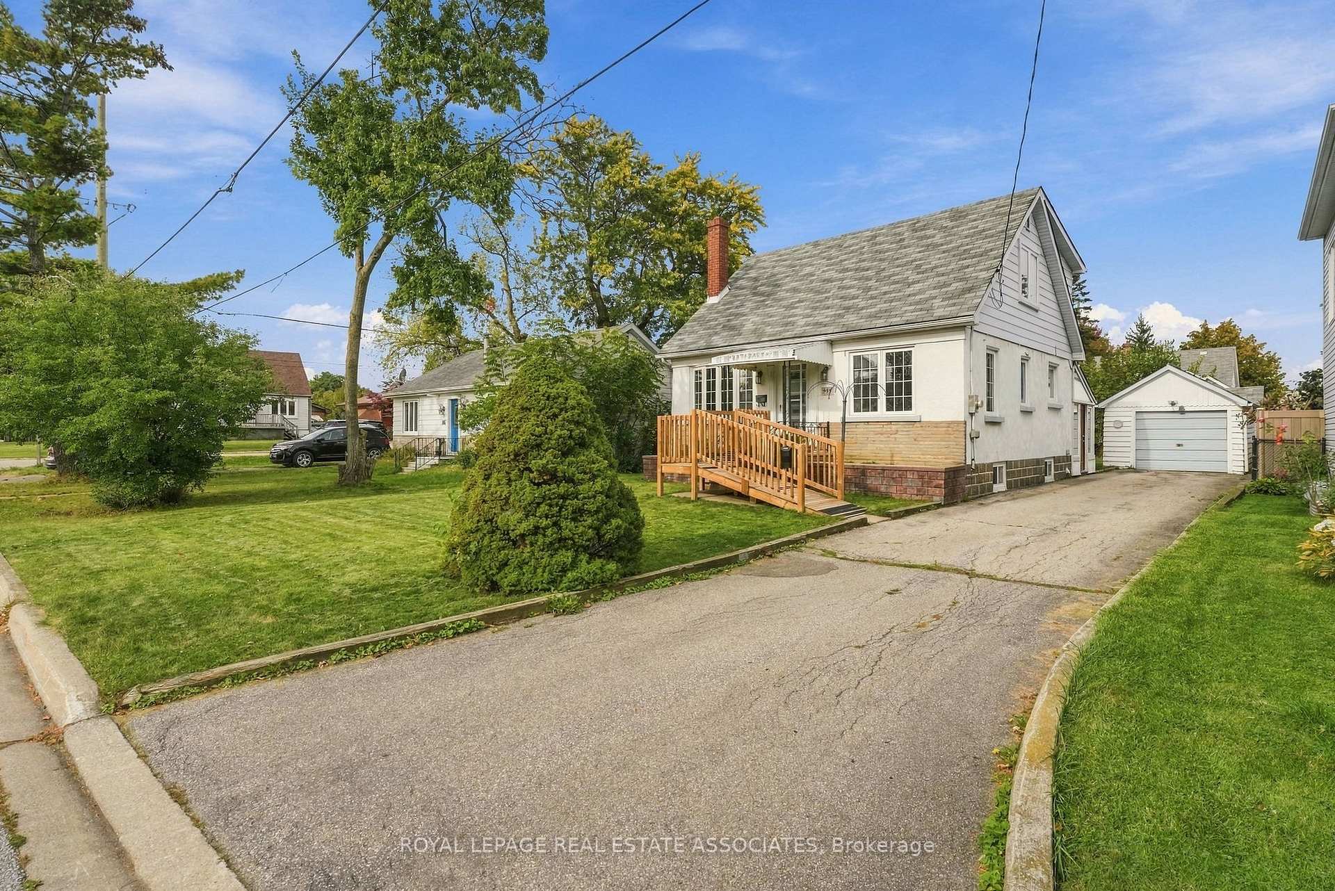 Photo 1 of 989 Pelham Avenue, Mississauga, Lakeview — HOMEH